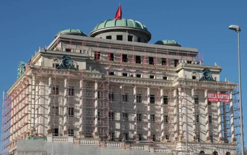 Roli i Skelave në Punimet e Fasades dhe Izolimit Termik (Kapot)